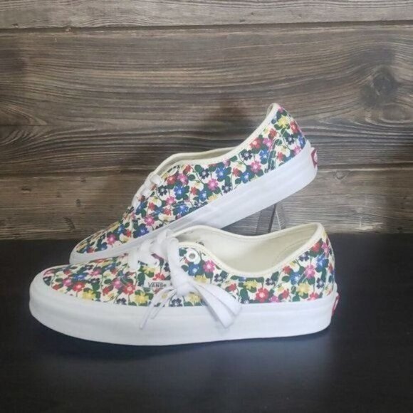 Vans White and‎ Red Sneakers Stylish and Comfortable - Picture 3 of 10